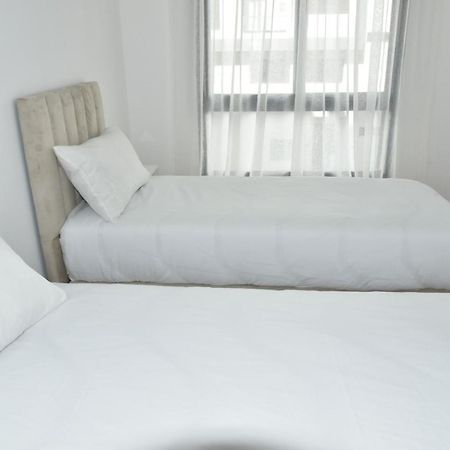 Lovely Apartment With Pool & Gym เกนิตรา ภายนอก รูปภาพ
