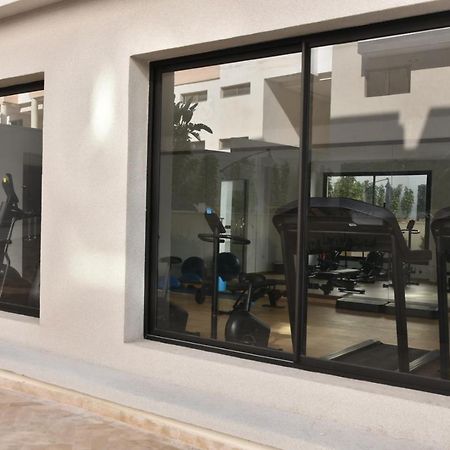 Lovely Apartment With Pool & Gym เกนิตรา ภายนอก รูปภาพ