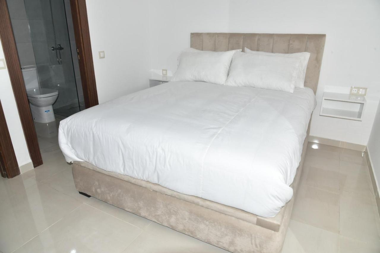 Lovely Apartment With Pool & Gym เกนิตรา ภายนอก รูปภาพ