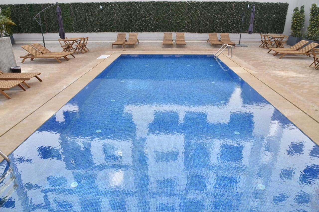 Lovely Apartment With Pool & Gym เกนิตรา ภายนอก รูปภาพ