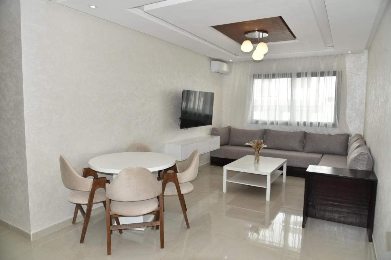 Lovely Apartment With Pool & Gym เกนิตรา ภายนอก รูปภาพ