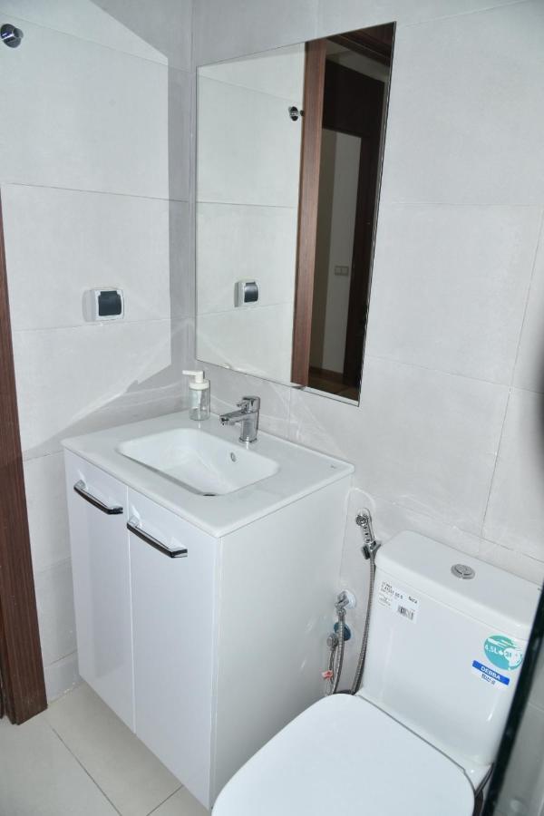 Lovely Apartment With Pool & Gym เกนิตรา ภายนอก รูปภาพ