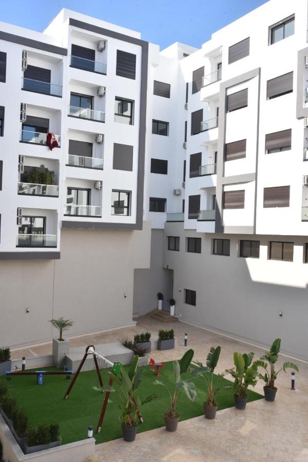 Lovely Apartment With Pool & Gym เกนิตรา ภายนอก รูปภาพ